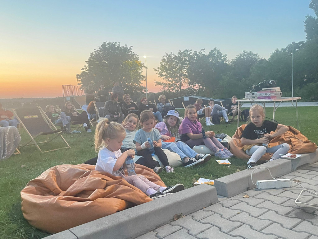 Film i kiełbaska, czyli kino plenerowe z ogniskiem
