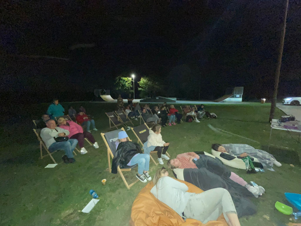 Film i kiełbaska, czyli kino plenerowe z ogniskiem