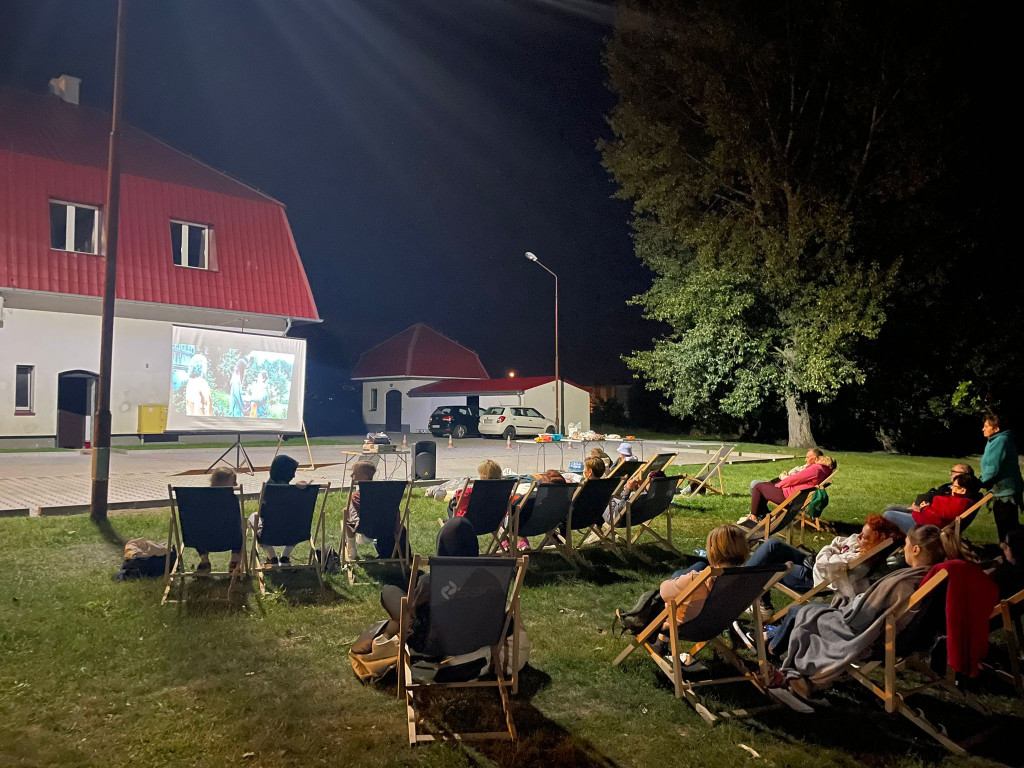 Film i kiełbaska, czyli kino plenerowe z ogniskiem