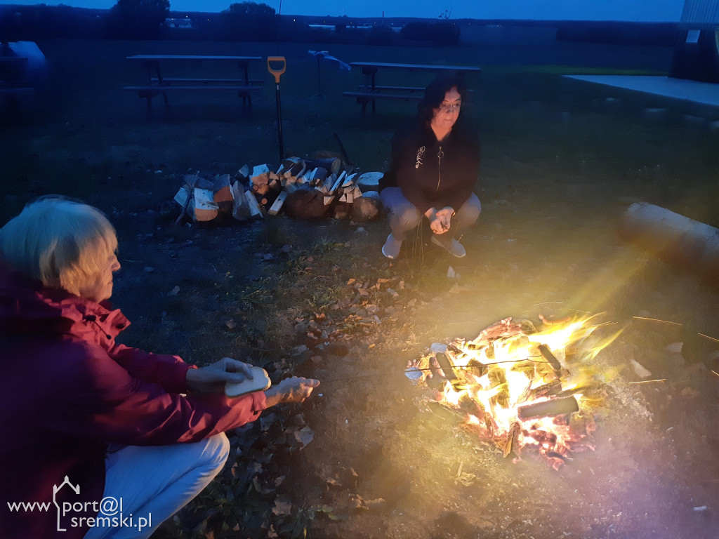 Ognisko z pszczołami, czyli jak seniorzy bawili