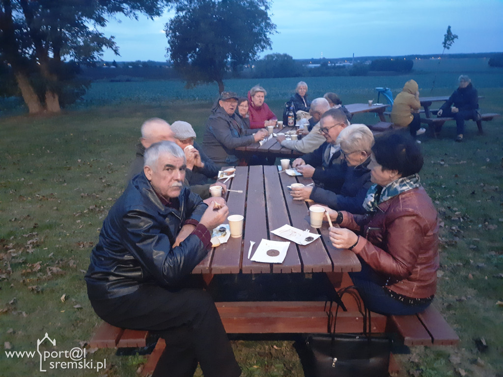 Ognisko z pszczołami, czyli jak seniorzy bawili