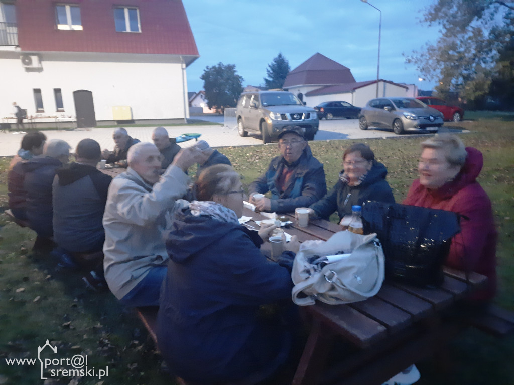 Ognisko z pszczołami, czyli jak seniorzy bawili