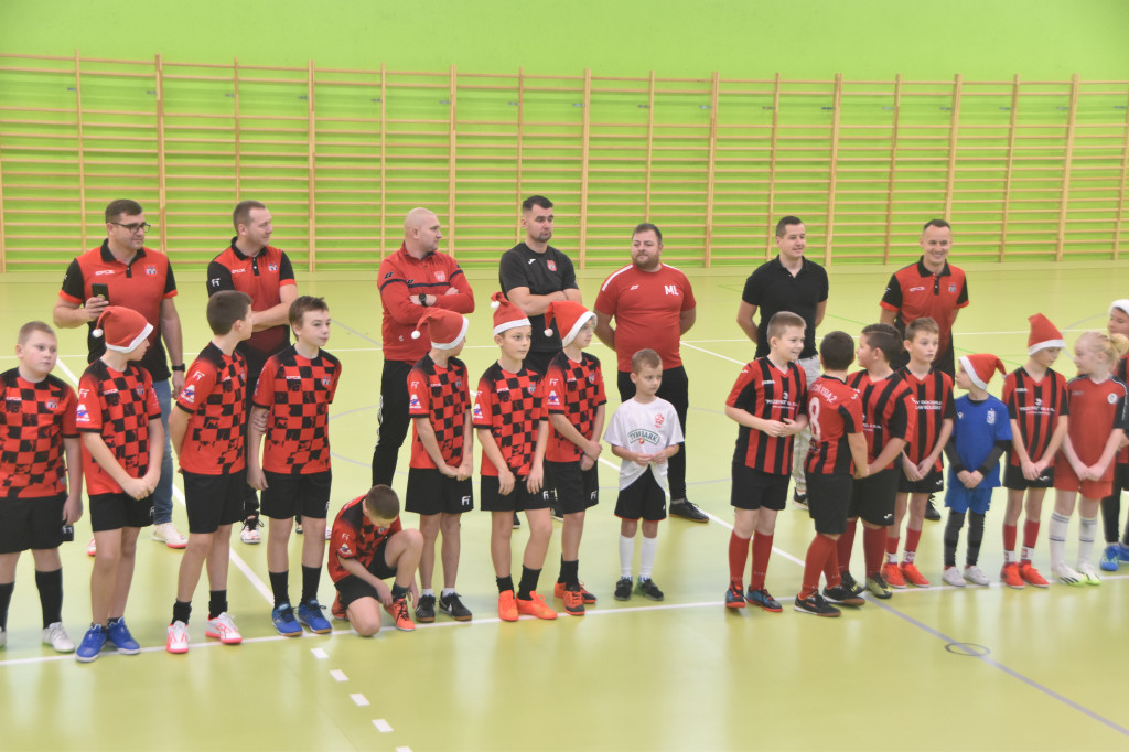 Mikołajkowy Turniej Piłki Halowej w Książu