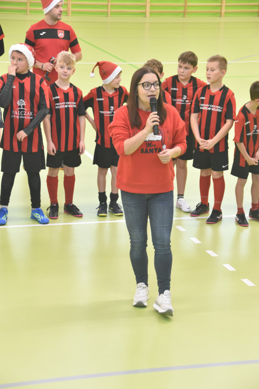 Mikołajkowy Turniej Piłki Halowej w Książu