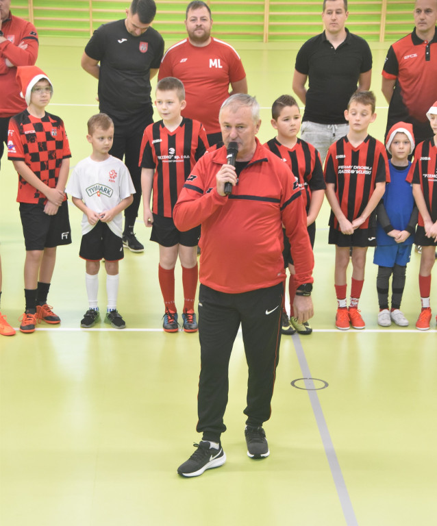 Mikołajkowy Turniej Piłki Halowej w Książu