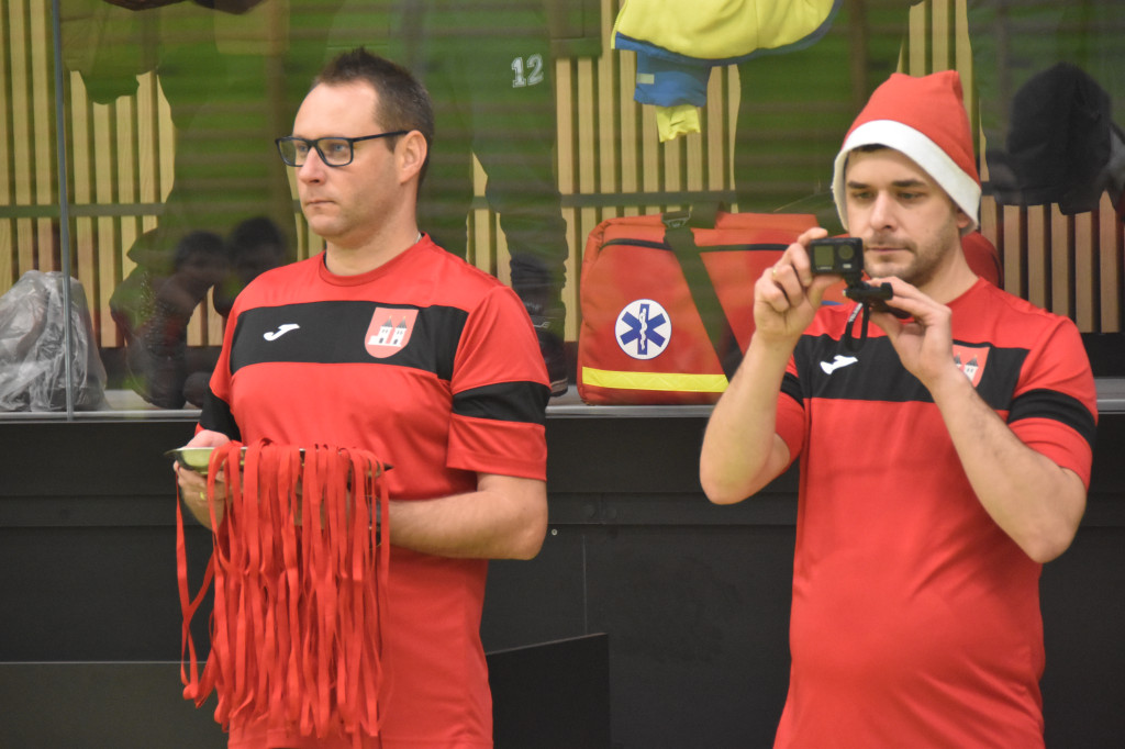 Mikołajkowy Turniej Piłki Halowej w Książu