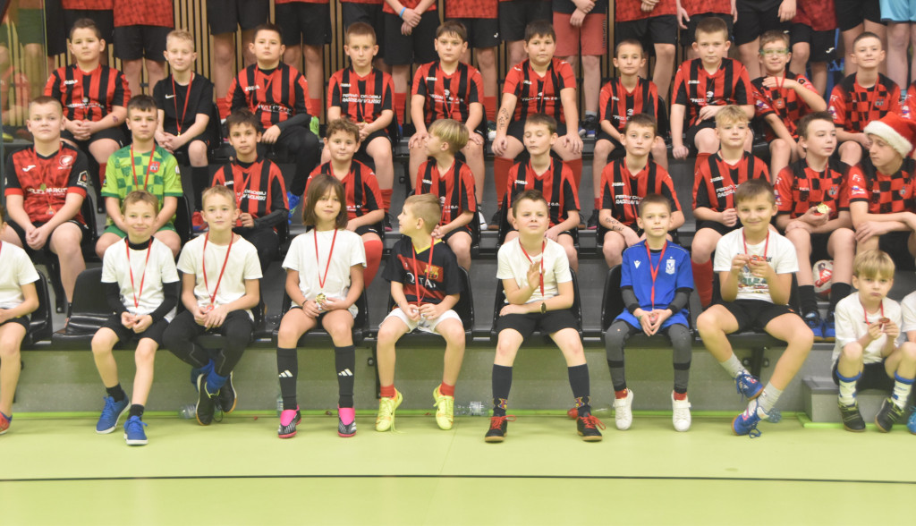 Mikołajkowy Turniej Piłki Halowej w Książu