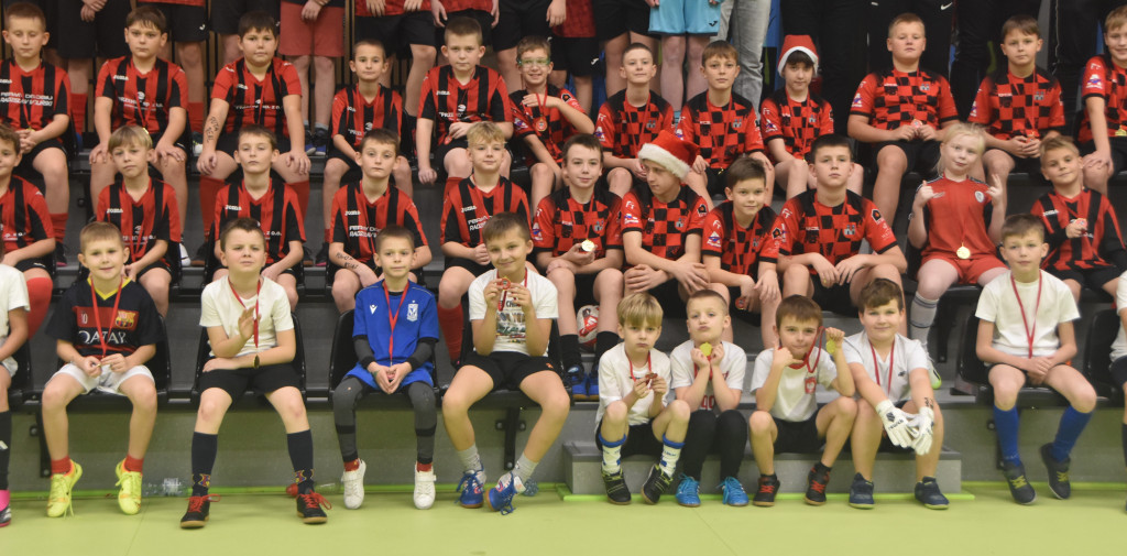 Mikołajkowy Turniej Piłki Halowej w Książu