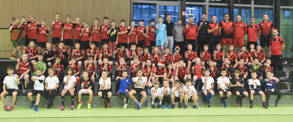 Mikołajkowy Turniej Piłki Halowej w Książu