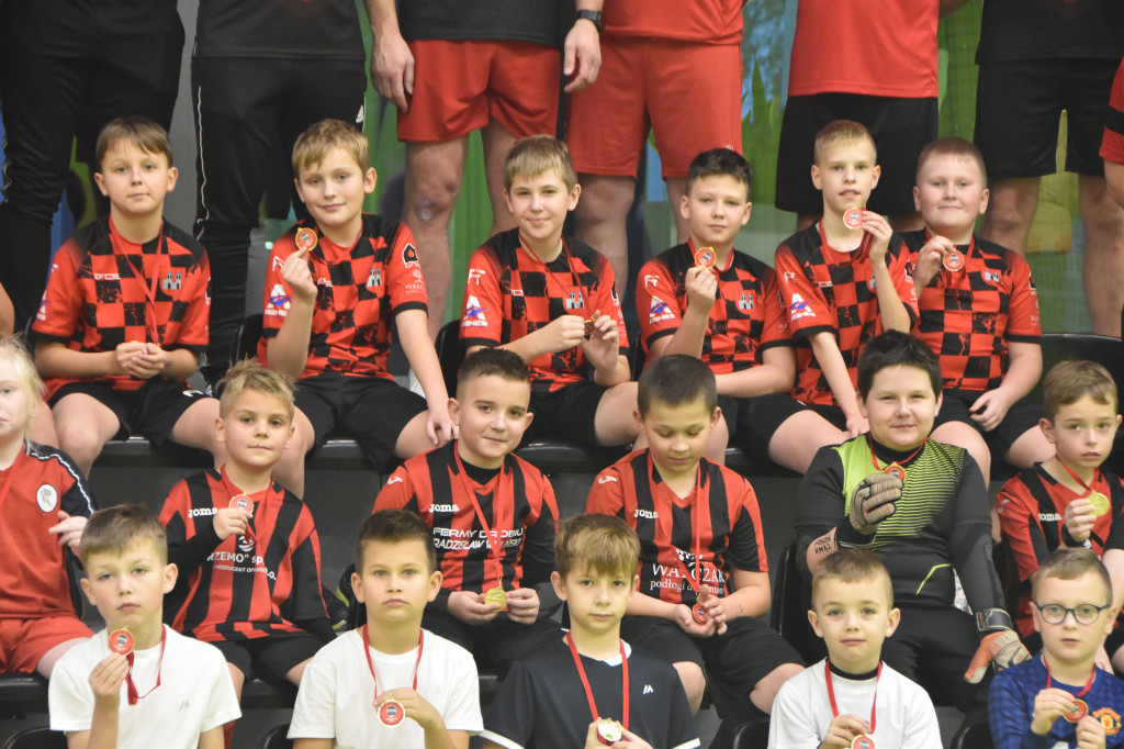 Mikołajkowy Turniej Piłki Halowej w Książu