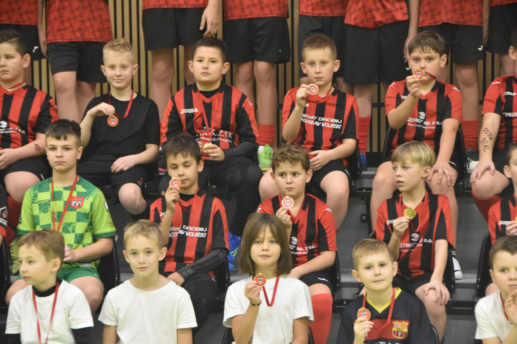 Mikołajkowy Turniej Piłki Halowej w Książu