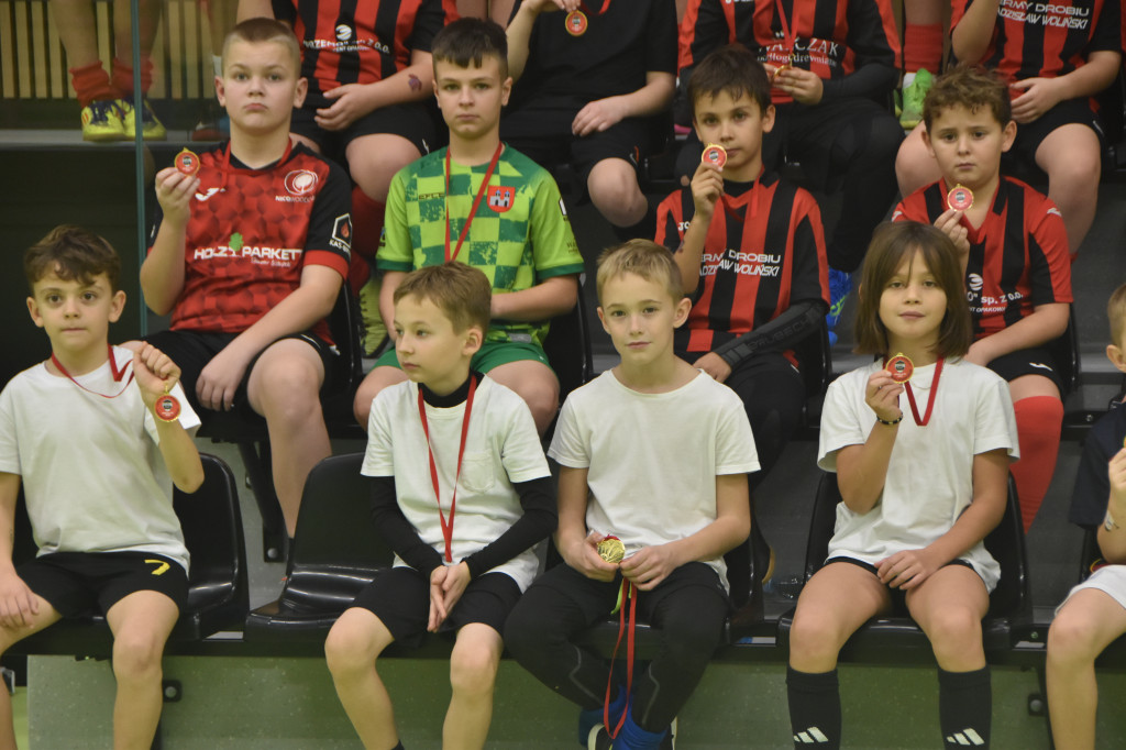 Mikołajkowy Turniej Piłki Halowej w Książu