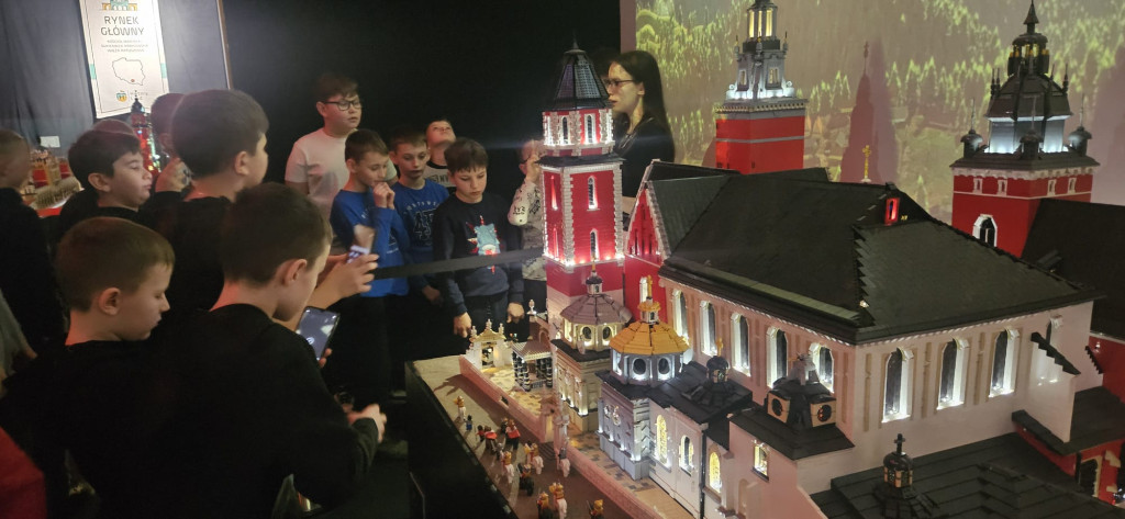 Poznali historię Polski z klocków Lego