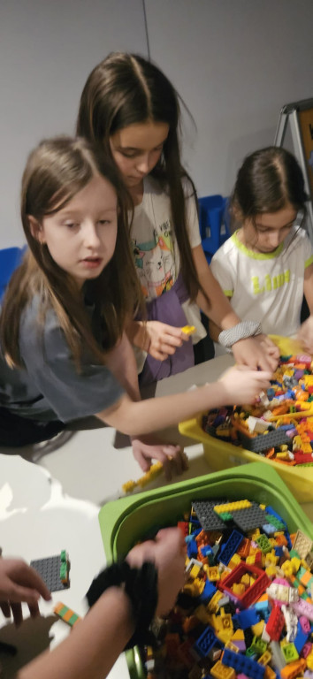 Poznali historię Polski z klocków Lego