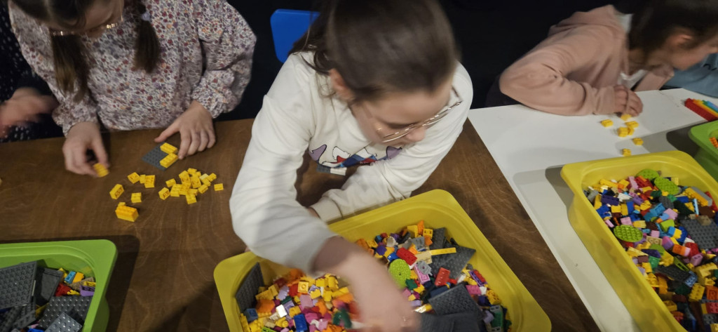 Poznali historię Polski z klocków Lego