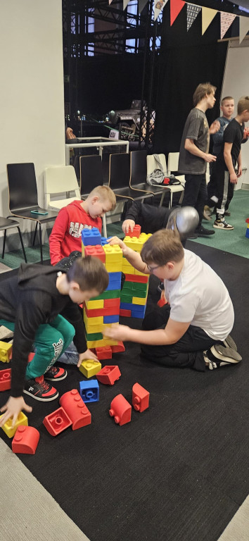 Poznali historię Polski z klocków Lego