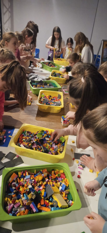 Poznali historię Polski z klocków Lego