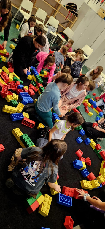 Poznali historię Polski z klocków Lego