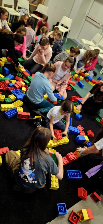 Poznali historię Polski z klocków Lego