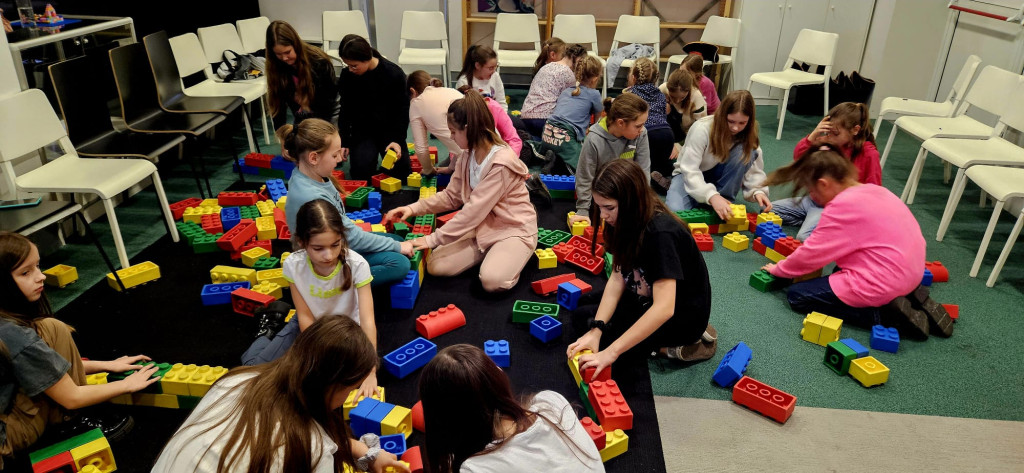 Poznali historię Polski z klocków Lego