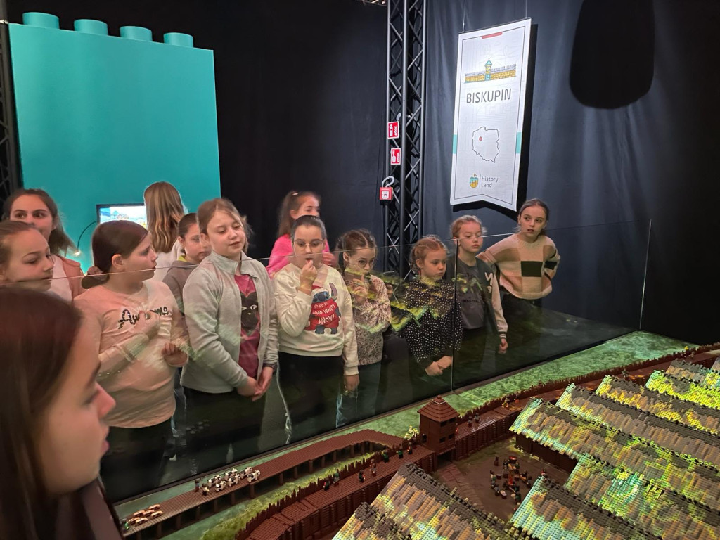 Poznali historię Polski z klocków Lego