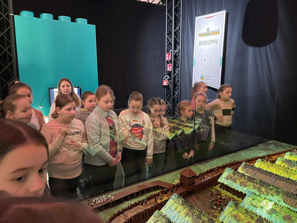 Poznali historię Polski z klocków Lego