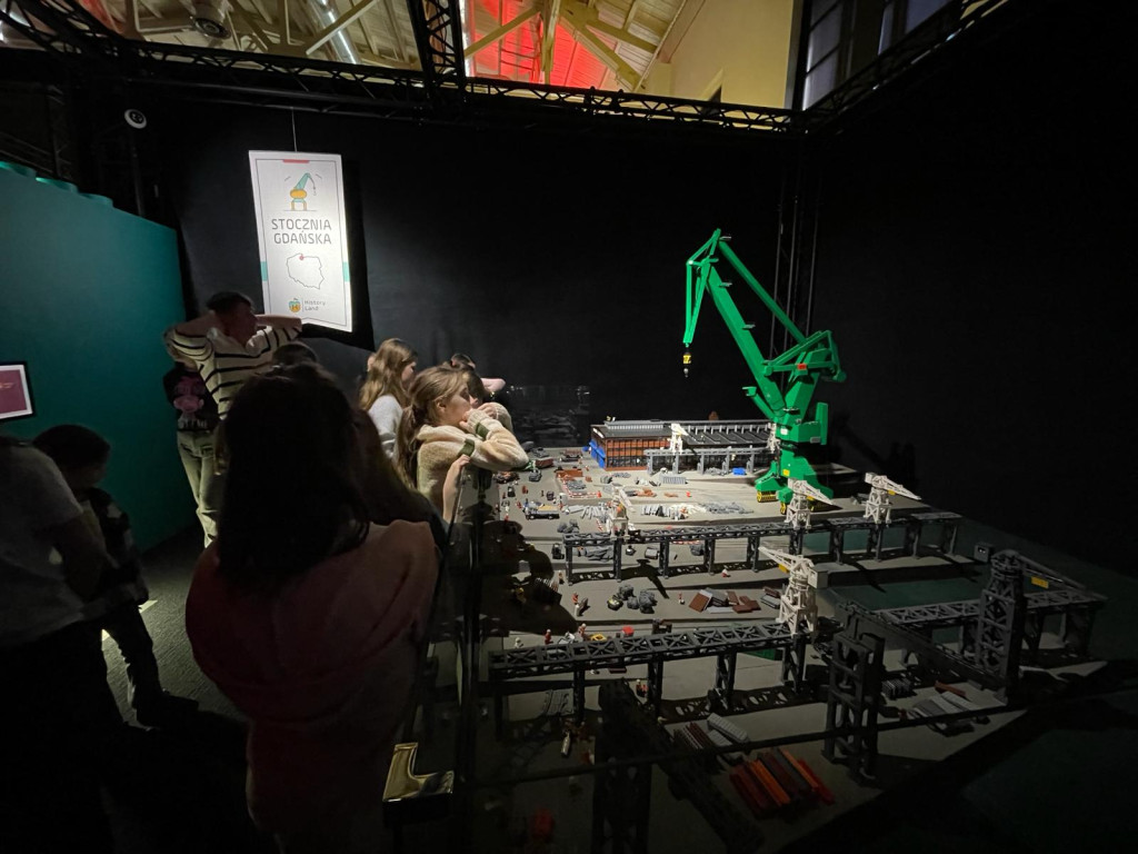 Poznali historię Polski z klocków Lego