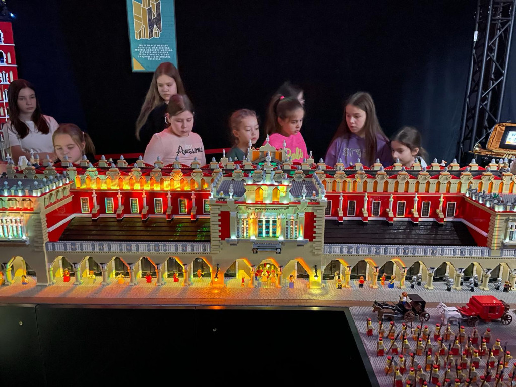 Poznali historię Polski z klocków Lego