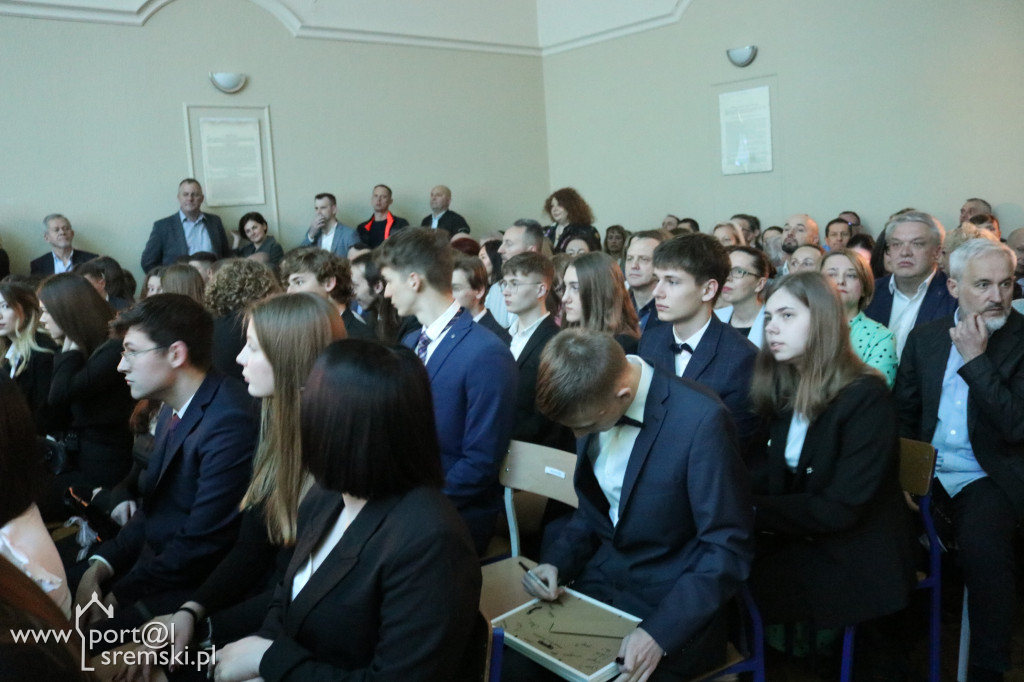 Zakończenie roku szkolnego maturzystów LO w Śremie