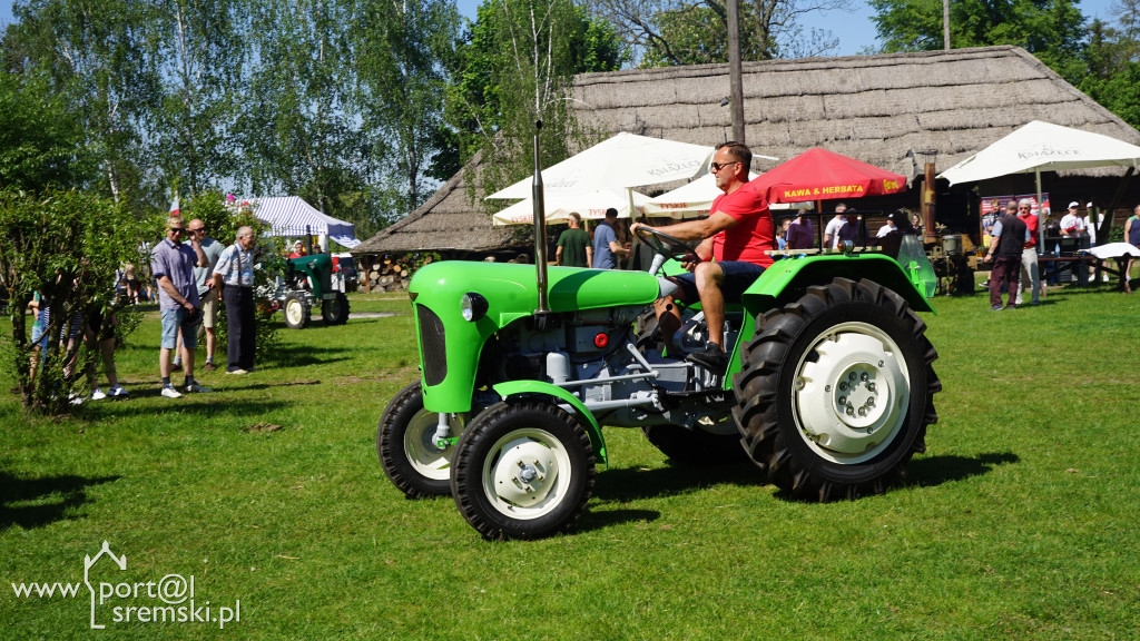 Zlot zabytkowych traktorów w Soplicowie