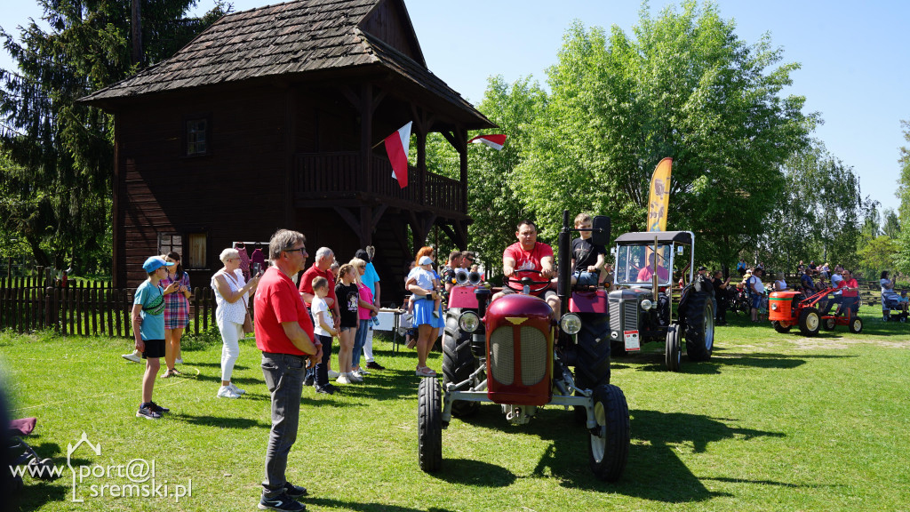 Zlot zabytkowych traktorów w Soplicowie