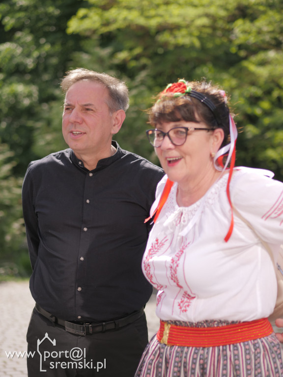 Po Mszy św. zatańczyli poloneza