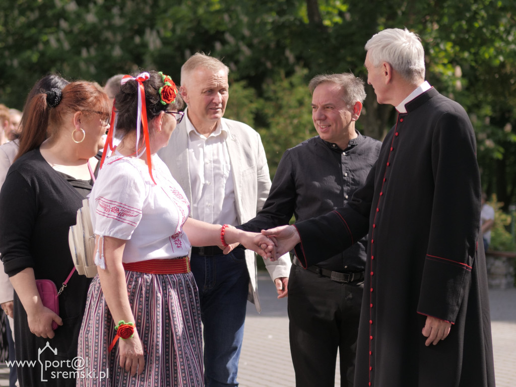 Po Mszy św. zatańczyli poloneza