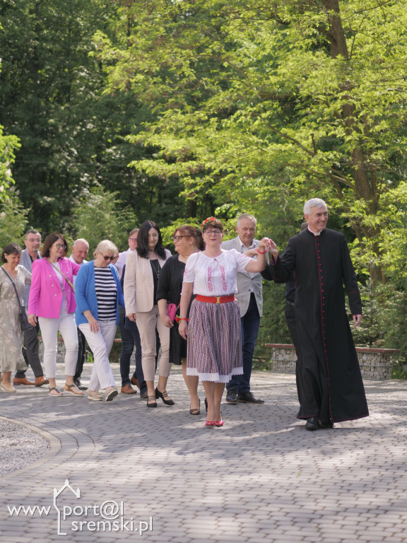 Po Mszy św. zatańczyli poloneza