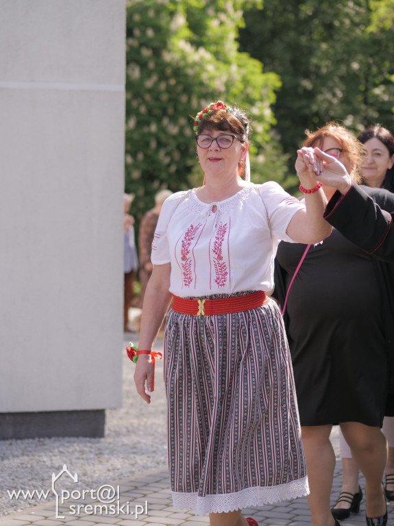 Po Mszy św. zatańczyli poloneza