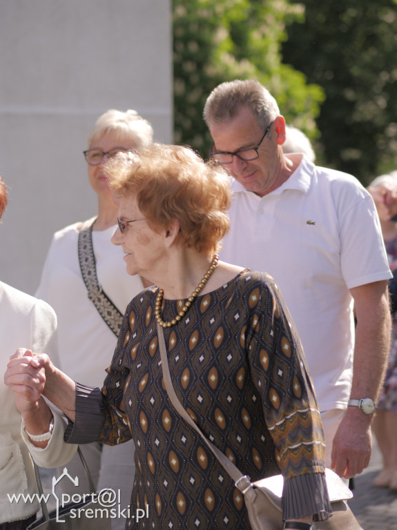 Po Mszy św. zatańczyli poloneza