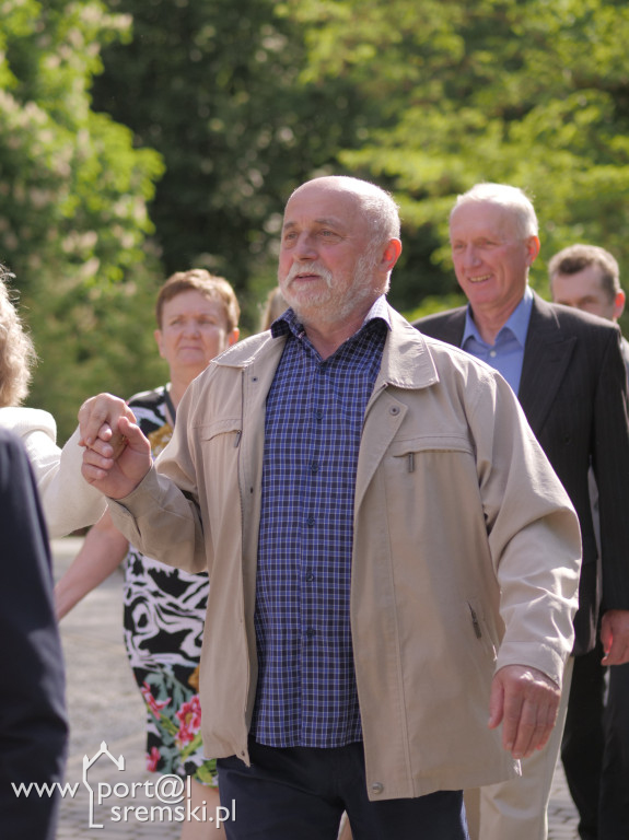 Po Mszy św. zatańczyli poloneza