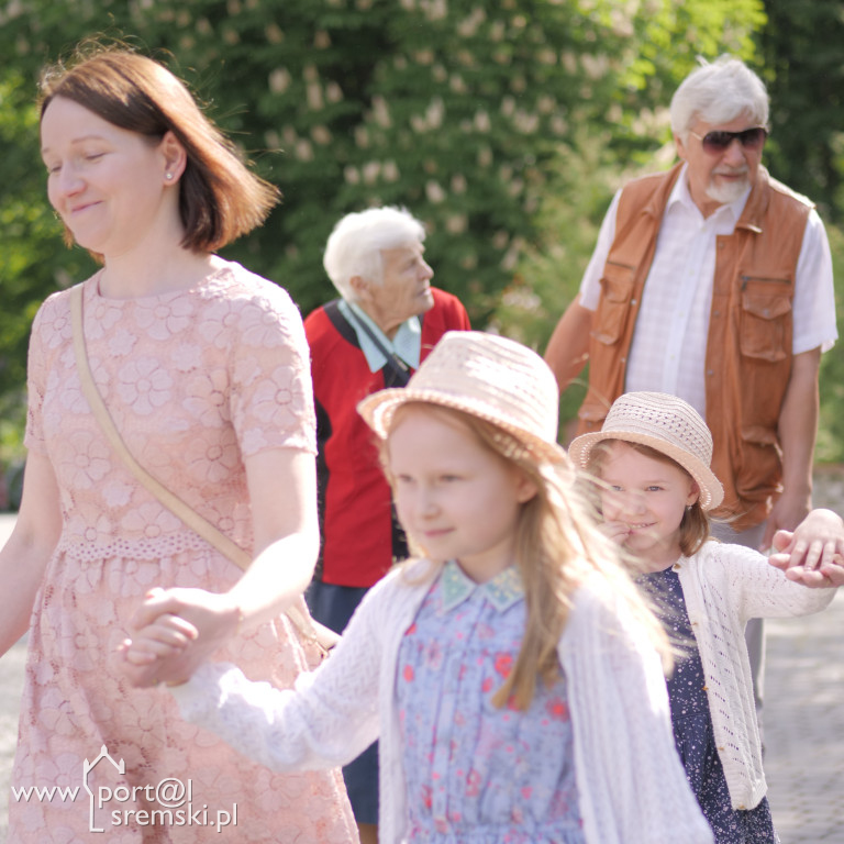 Po Mszy św. zatańczyli poloneza