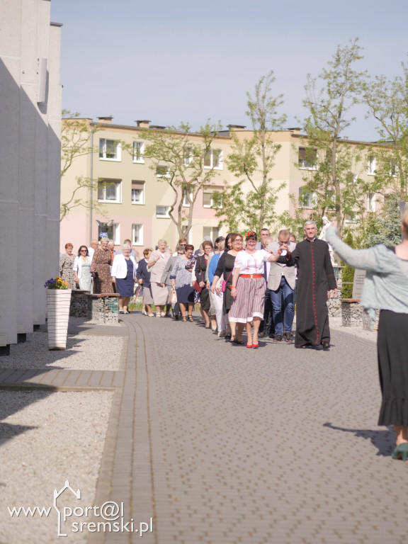 Po Mszy św. zatańczyli poloneza