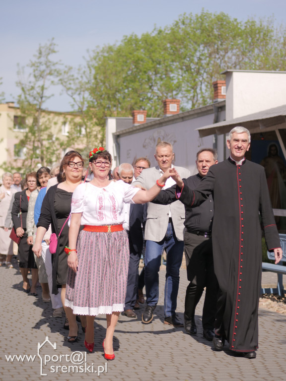 Po Mszy św. zatańczyli poloneza