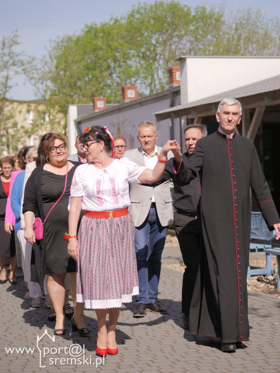 Po Mszy św. zatańczyli poloneza