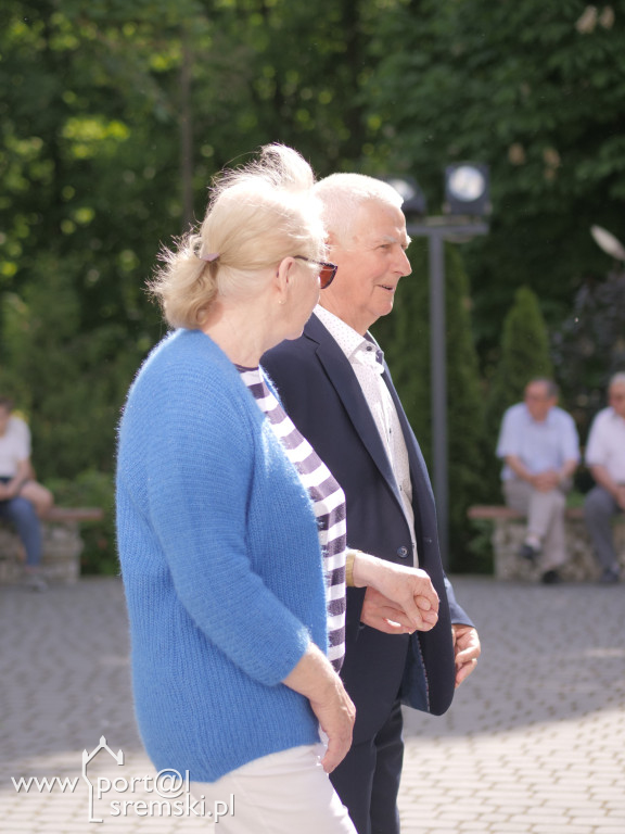 Po Mszy św. zatańczyli poloneza