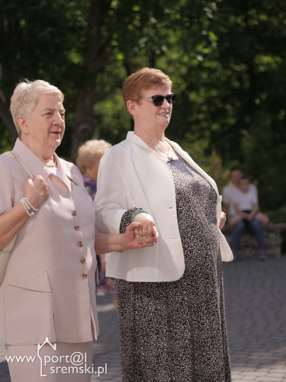 Po Mszy św. zatańczyli poloneza