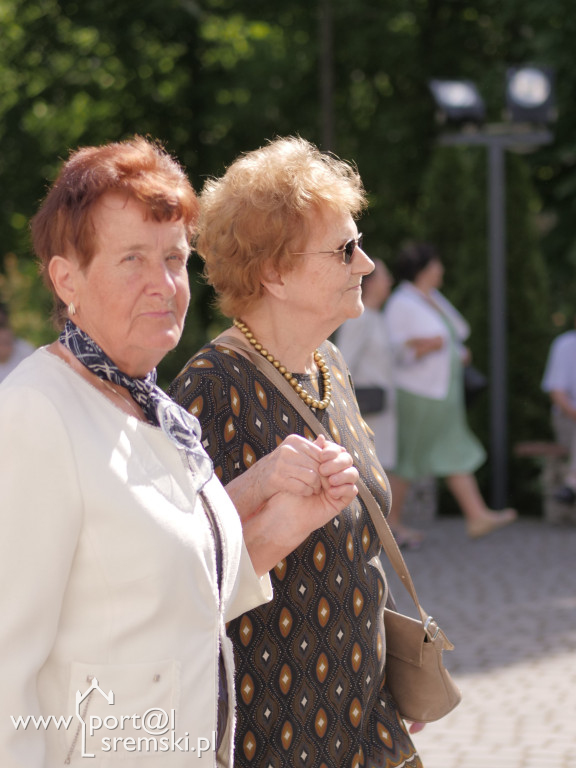 Po Mszy św. zatańczyli poloneza