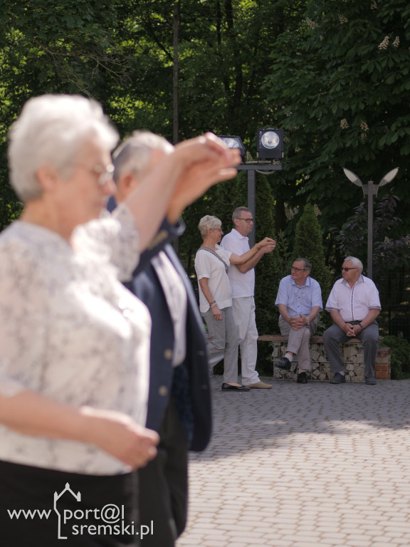 Po Mszy św. zatańczyli poloneza