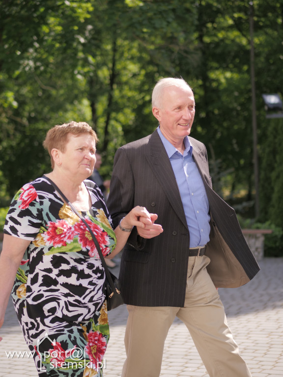 Po Mszy św. zatańczyli poloneza