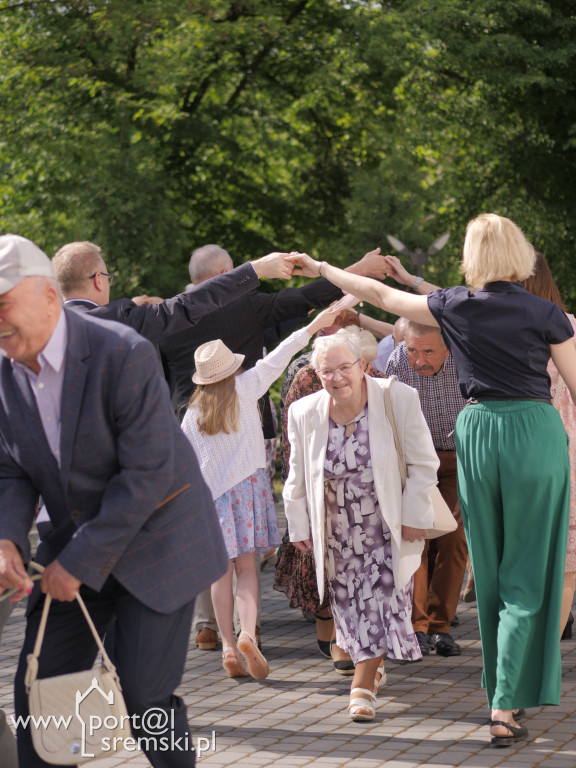 Po Mszy św. zatańczyli poloneza