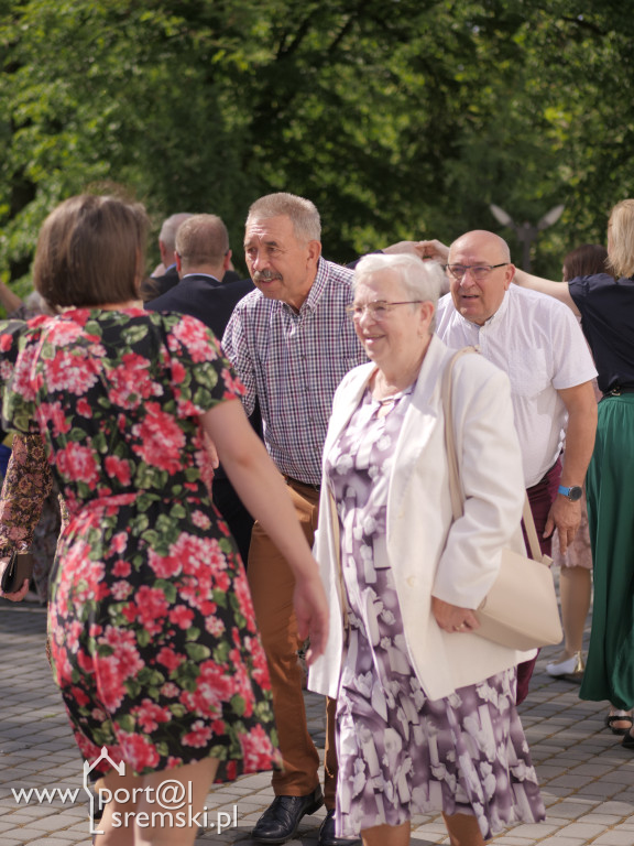 Po Mszy św. zatańczyli poloneza