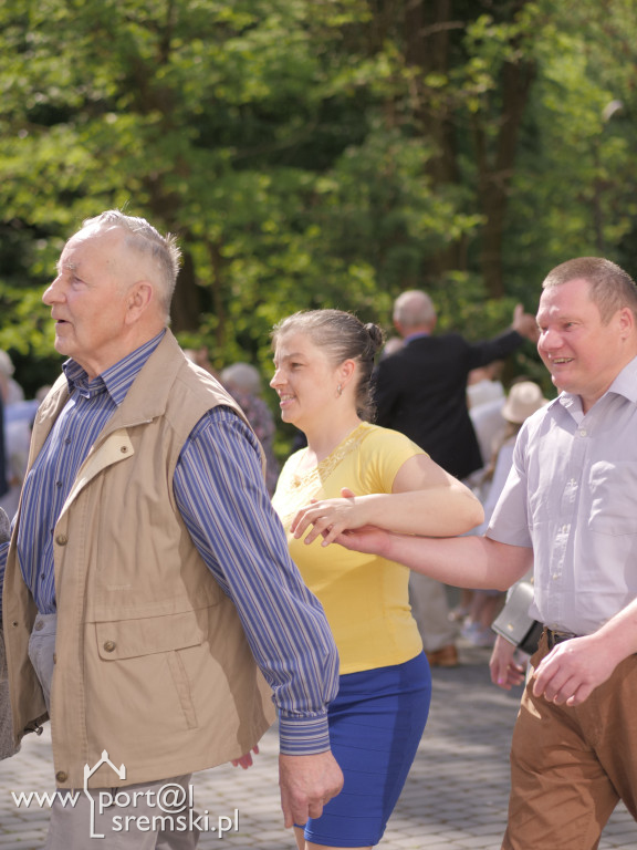 Po Mszy św. zatańczyli poloneza