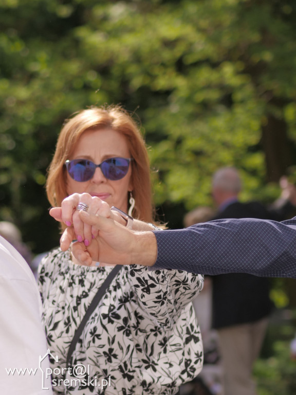 Po Mszy św. zatańczyli poloneza